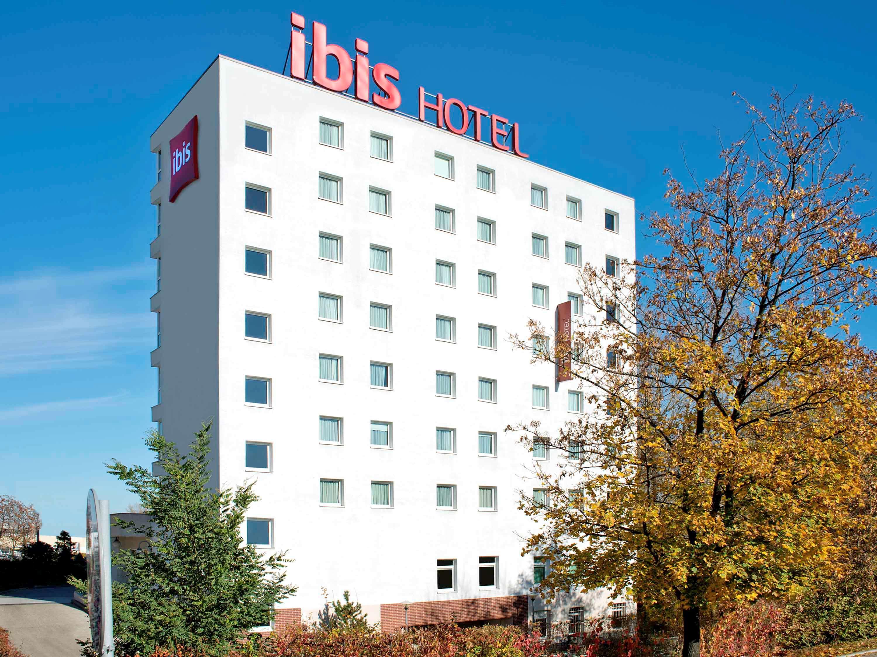 Hotel Ibis Warszawa Ostrobramska Exterior foto